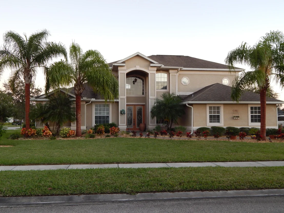 Photo of 101 SE Ridgemont Circle