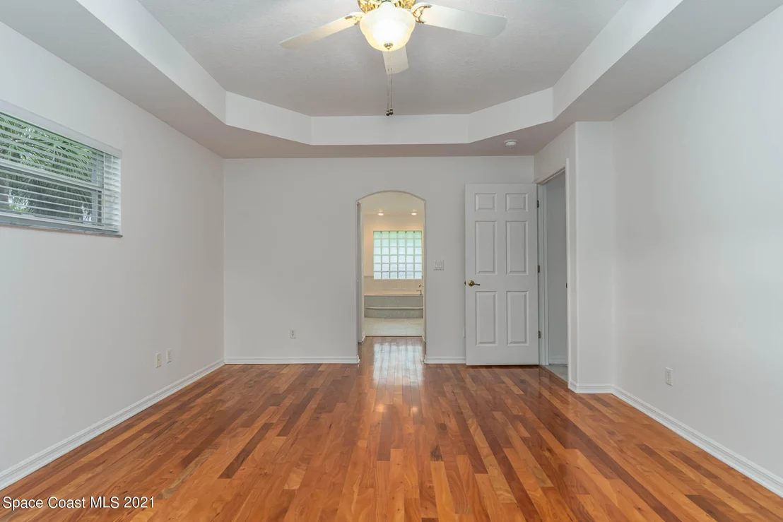 Photo of 4353 Long Lake Road