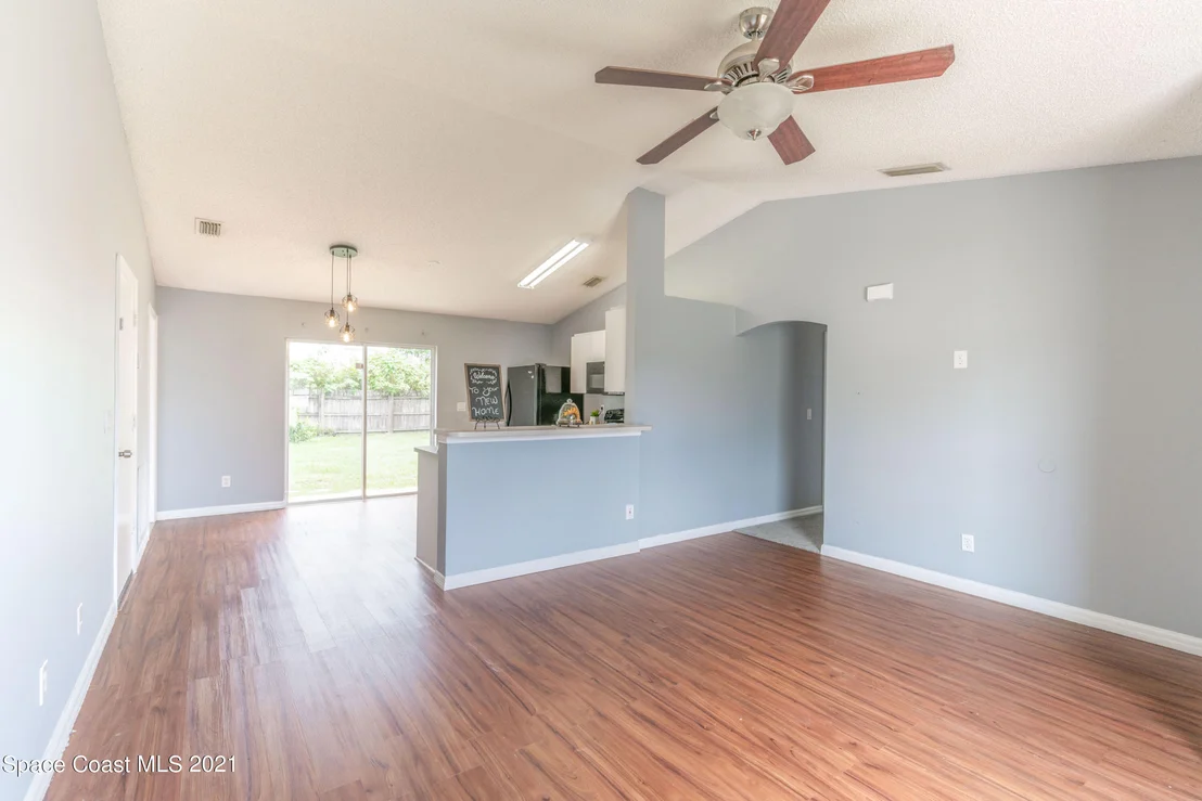 Photo of 950 Eyerly Street