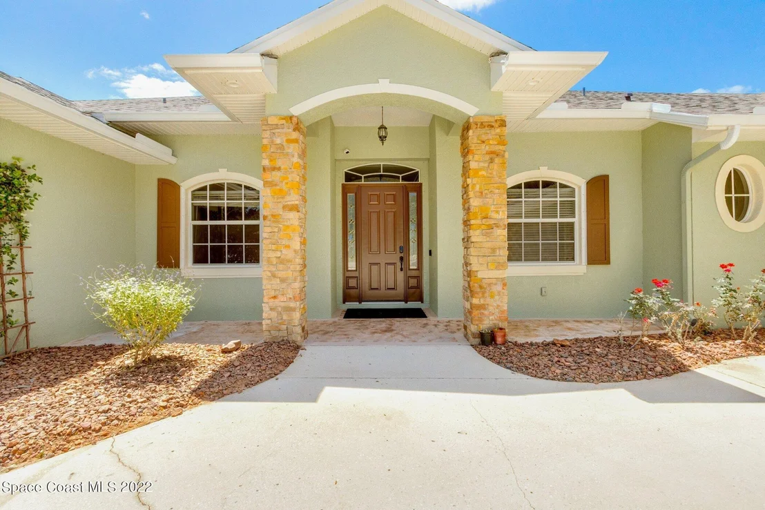 Photo of 2024 Windbrook Drive SE