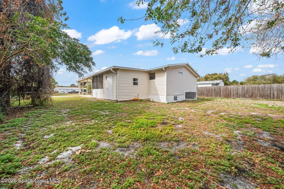 Photo of 935 Falcon Drive
