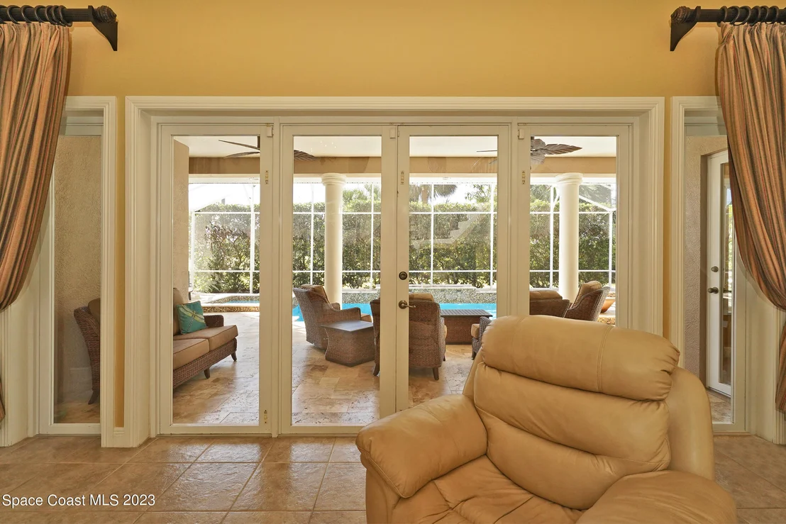 Photo of 2217 Royal Oaks Drive