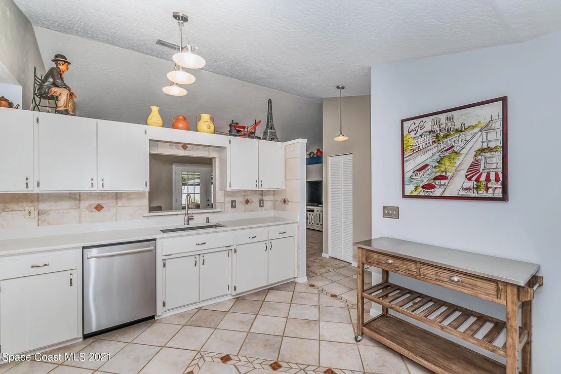 Photo of 5934 Cardiff Avenue