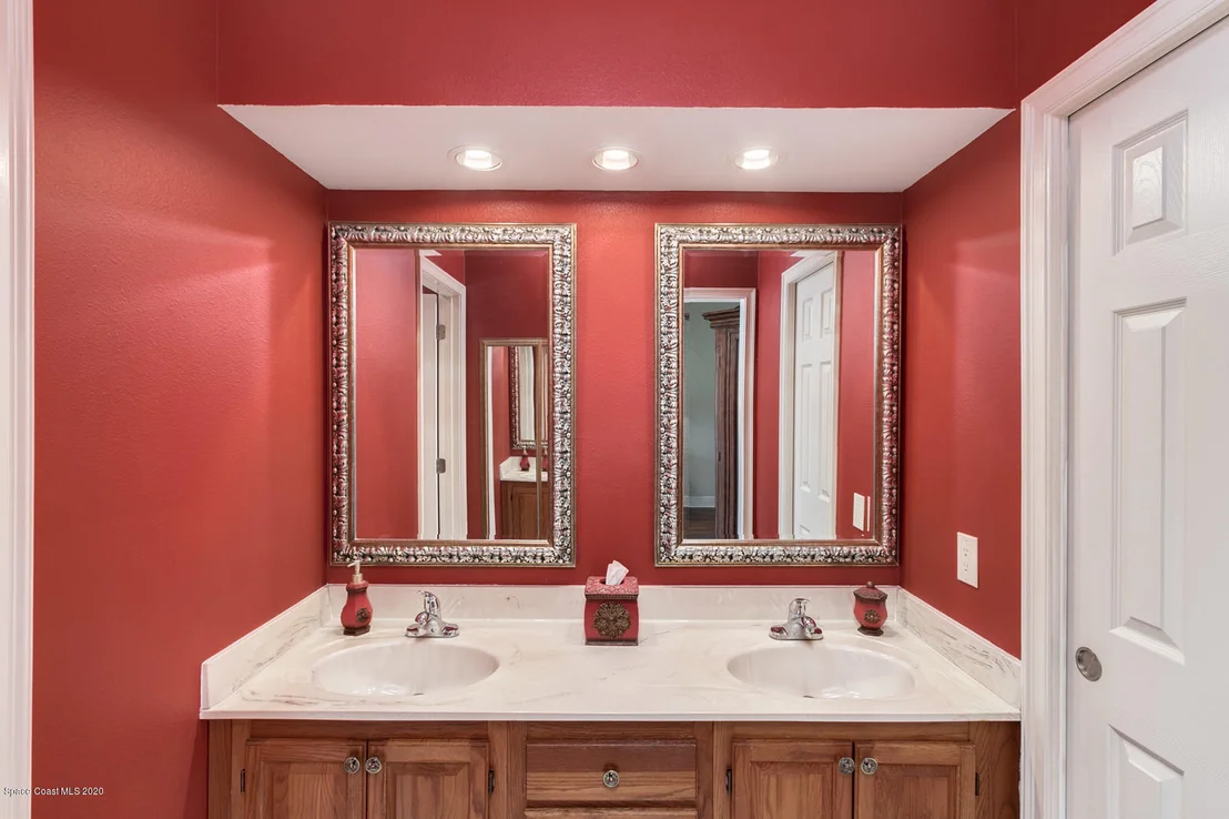 Photo of 552 Rio Casa Drive N