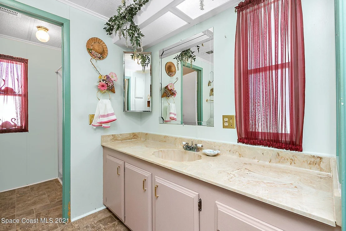 Photo of 566 Jennifer Circle