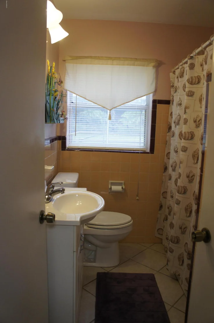 Photo of 566 Hillside Court