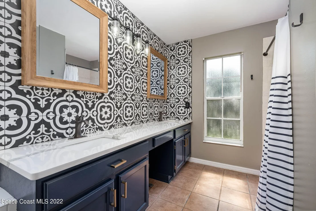 Photo of 1434 Van Eck Road NE