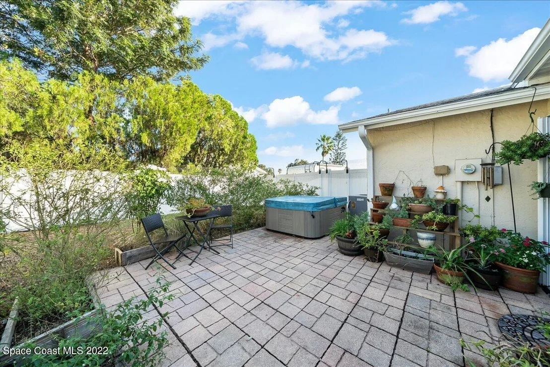 Photo of 1300 Cindy Circle NE
