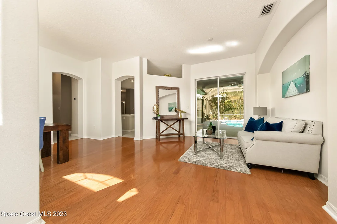 Photo of 6037 Arlington Circle