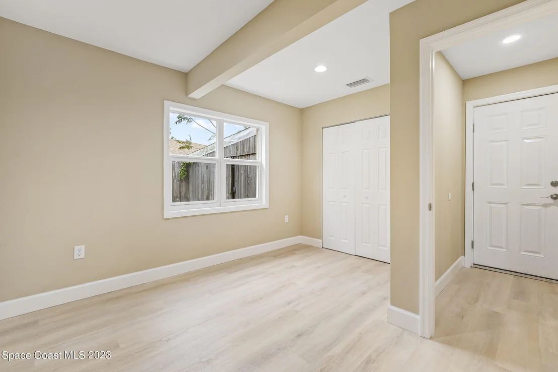 Photo of 1070 Mariposa Drive NE