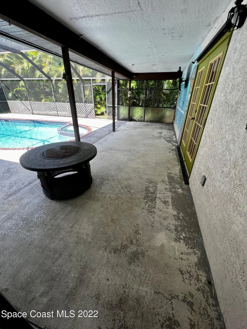 Photo of 950 Streamlet Avenue