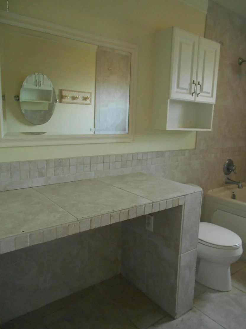 Photo of 1033 Cabot Drive NE