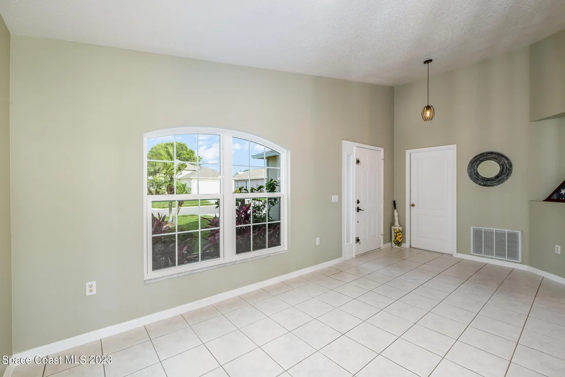 Photo of 918 Pine Creek Circle NE