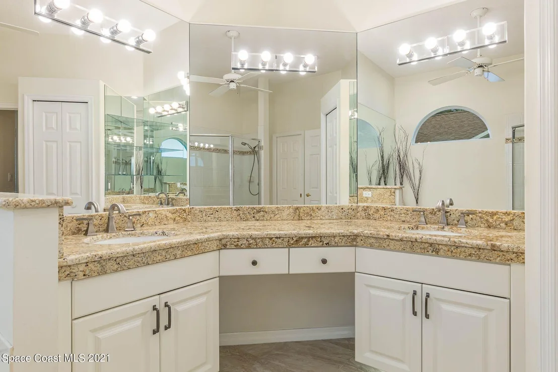 Photo of 975 Somerset Lane
