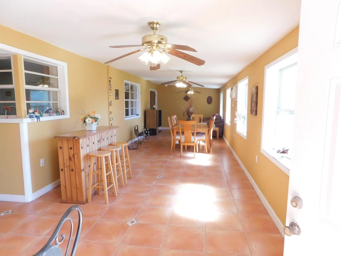 Photo of 978 Bianca Drive NE