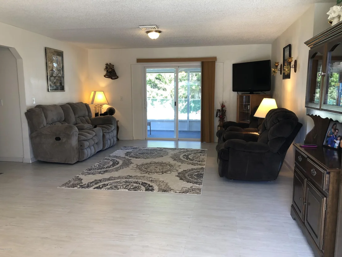 Photo of 976 Cardon Drive