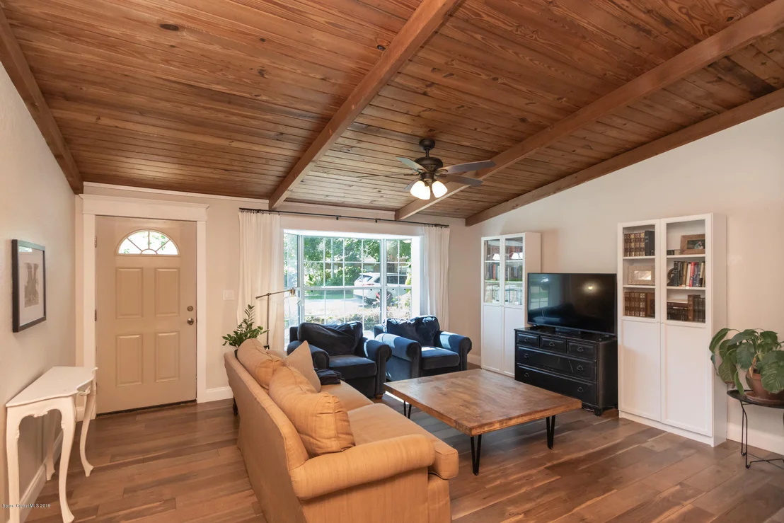 Photo of 2859 School Drive NE