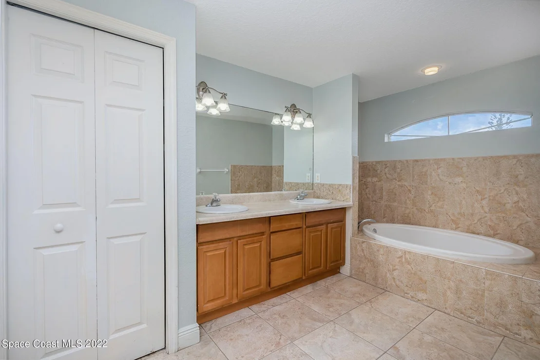 Photo of 1137 Scyphers Street NE