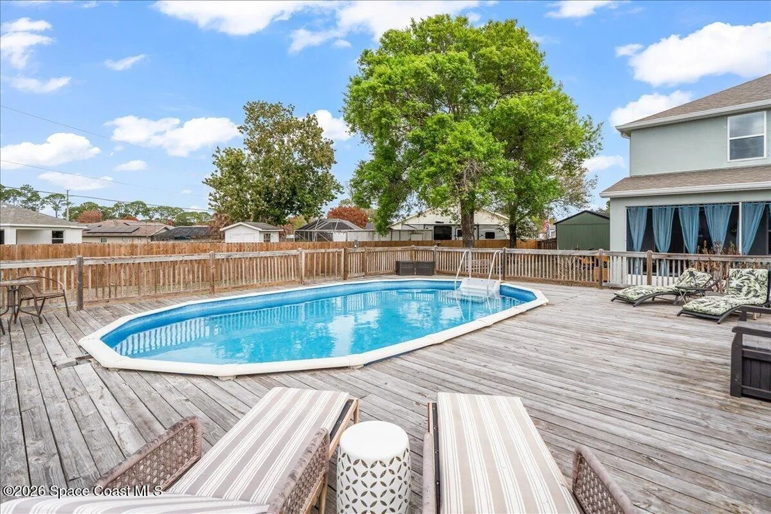 Photo of 800 Lyons Circle NW