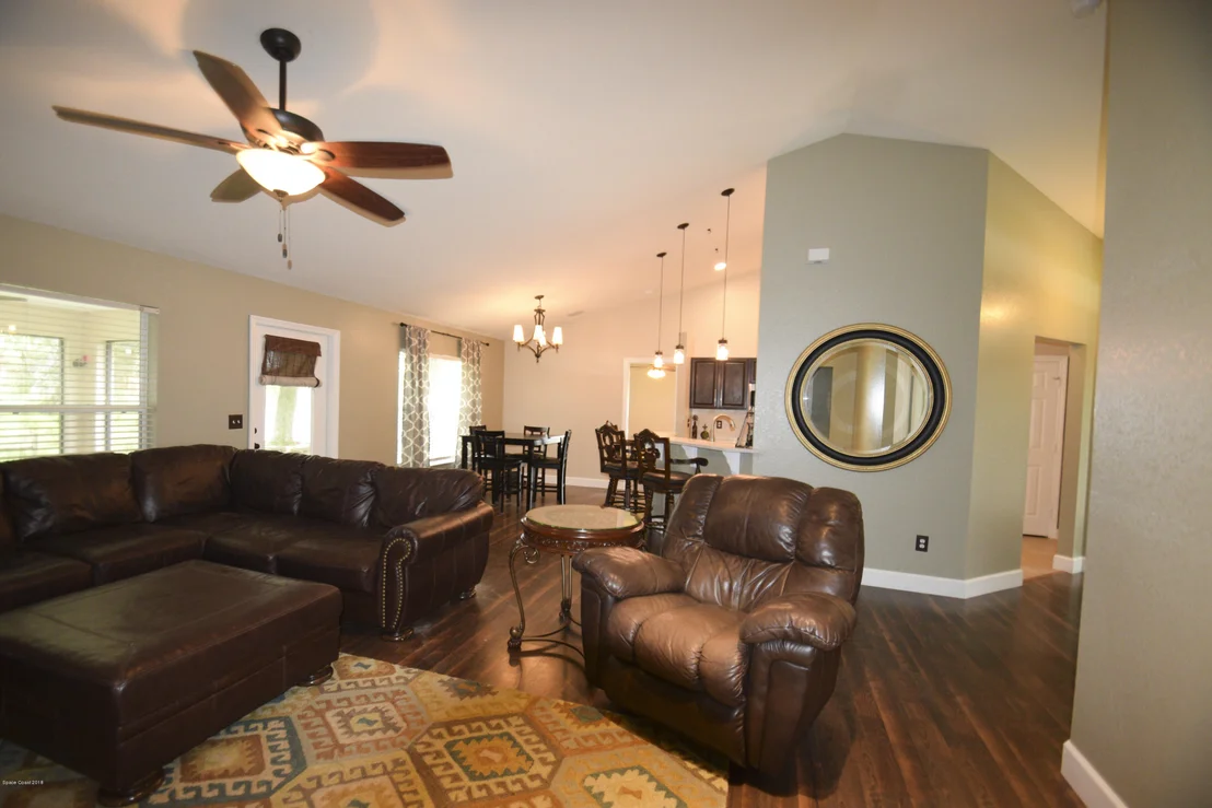 Photo of 941 Hollister Drive