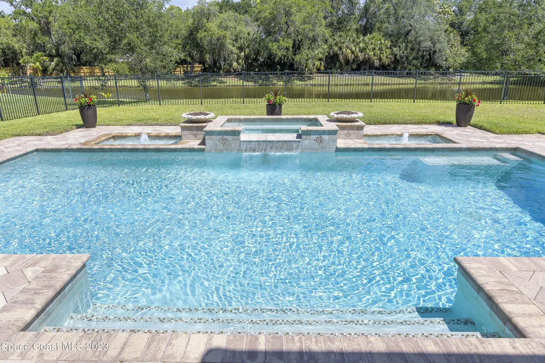 Photo of 814 Lorenza Place