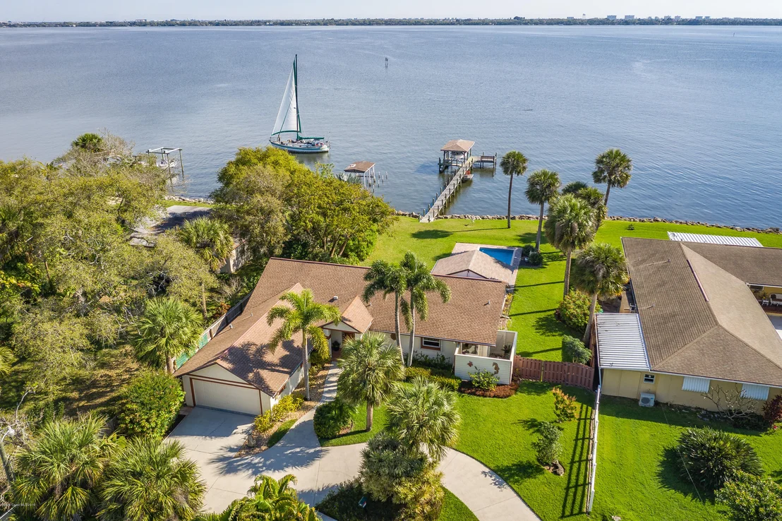 Photo of 3877 Riverside Drive