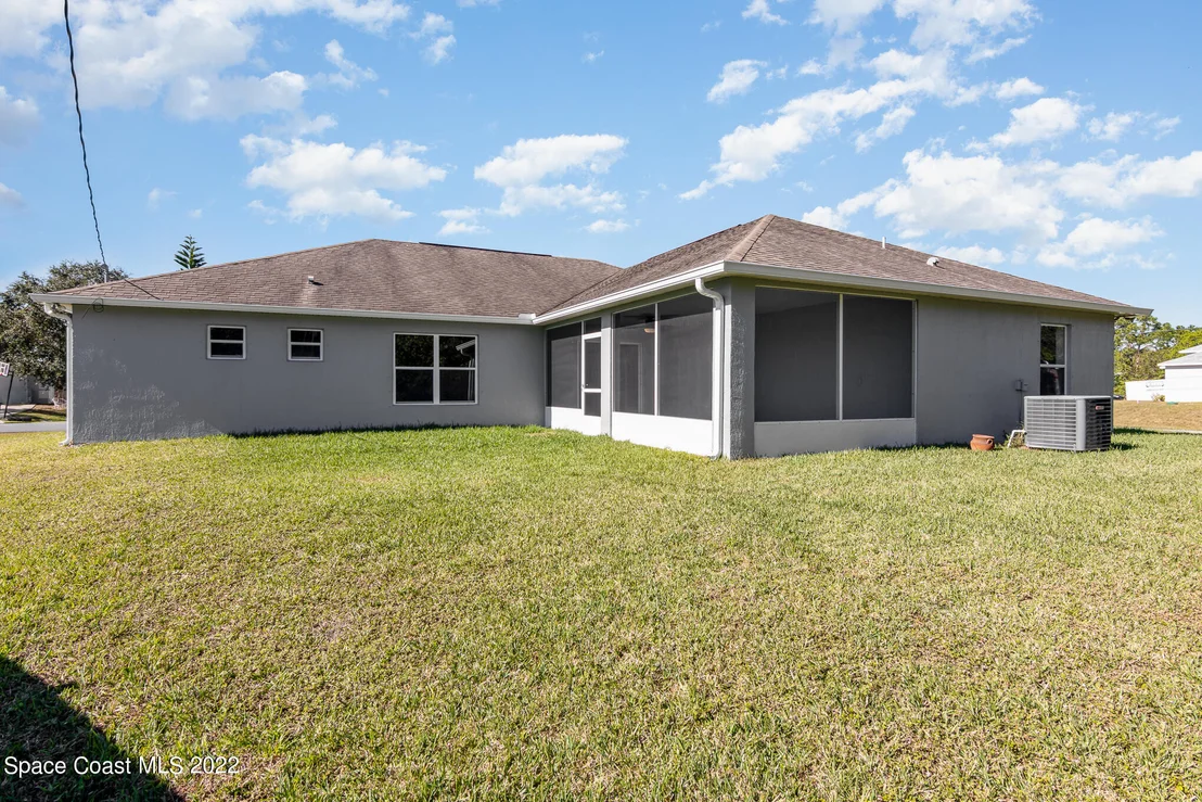 Photo of 1815 Dragon Road SE