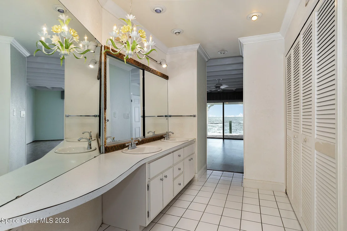 Photo of 472 Carmine Drive