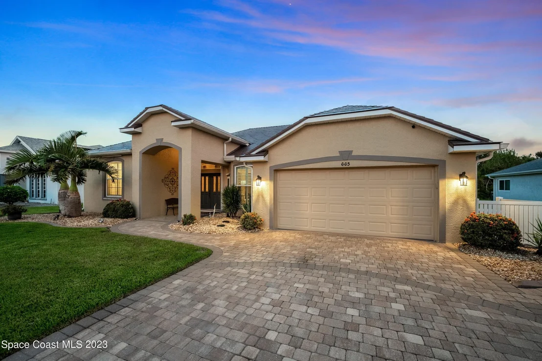 Photo of 665 Carriage Hill Road
