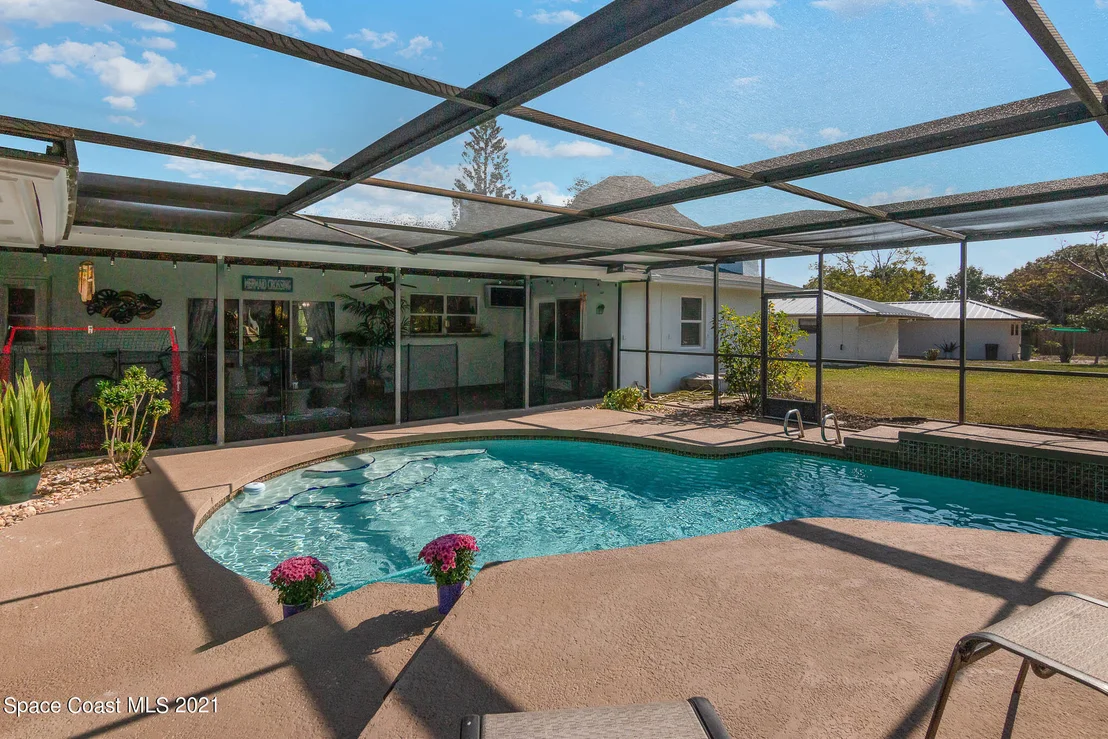 Photo of 1002 Mandarin Drive NE