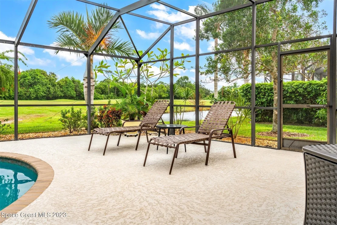 Photo of 915 Chatsworth Drive