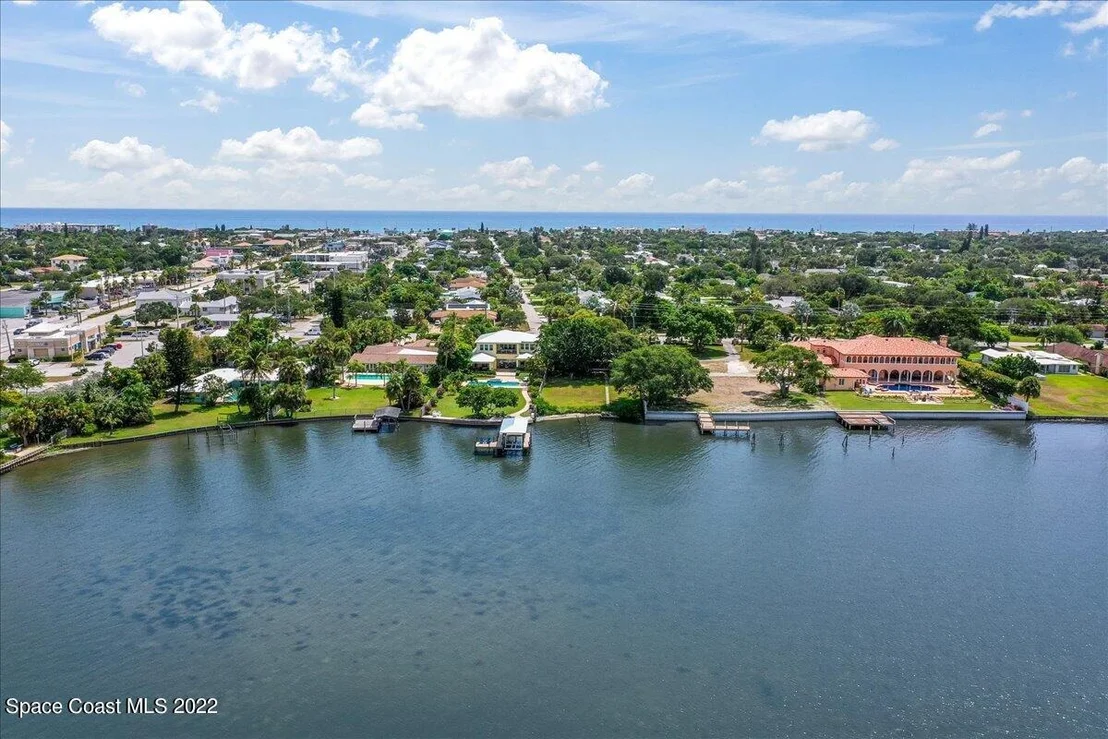 Photo of 300 S Riverside Drive