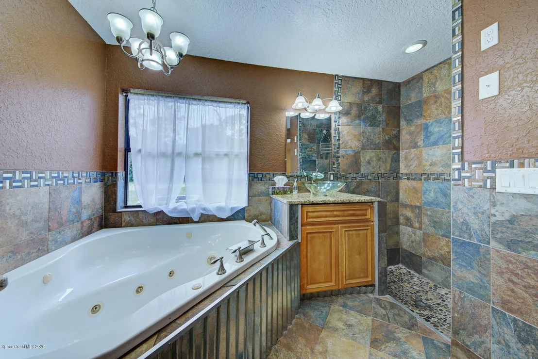 Photo of 1043 Green Road