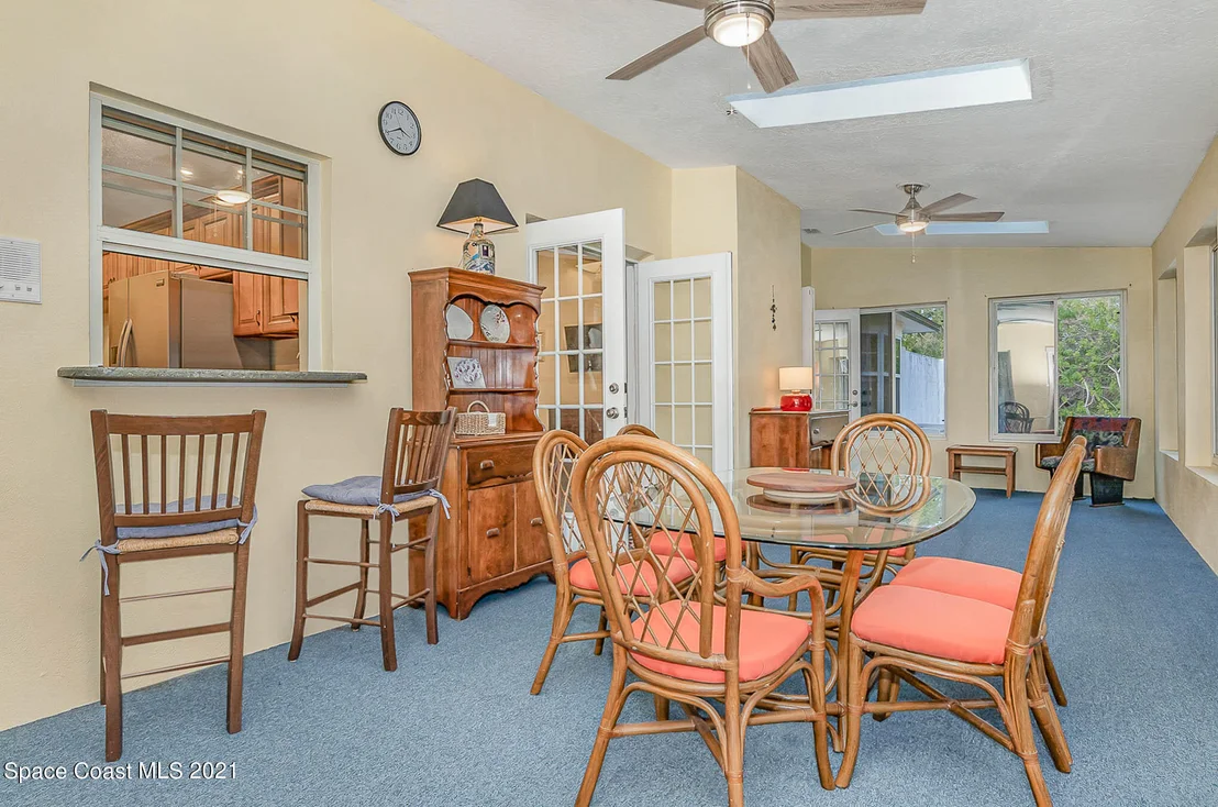 Photo of 2555 Macdonald Lane