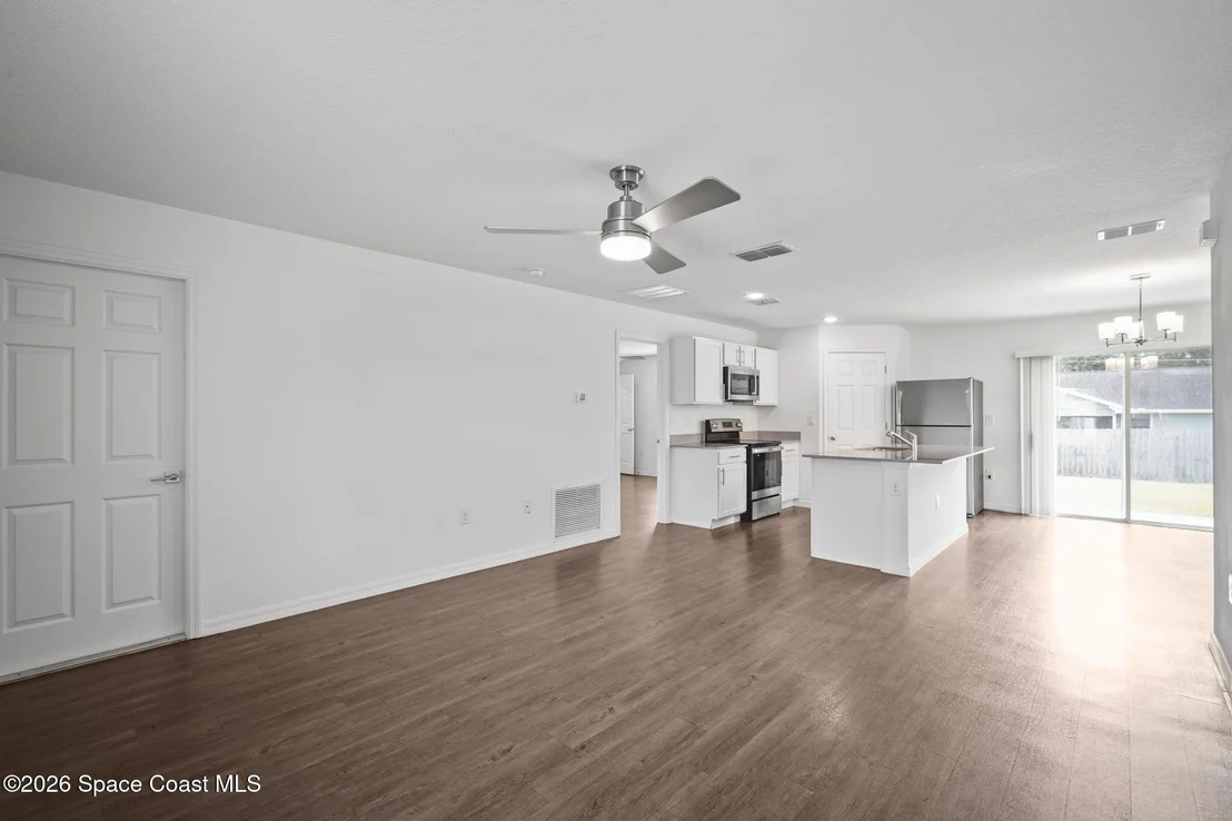 Photo of 549 Eldron Boulevard SE