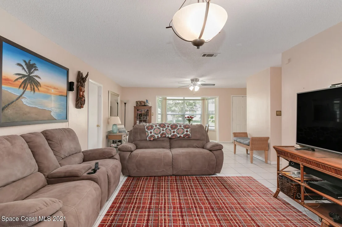 Photo of 5595 Fairbridge Street