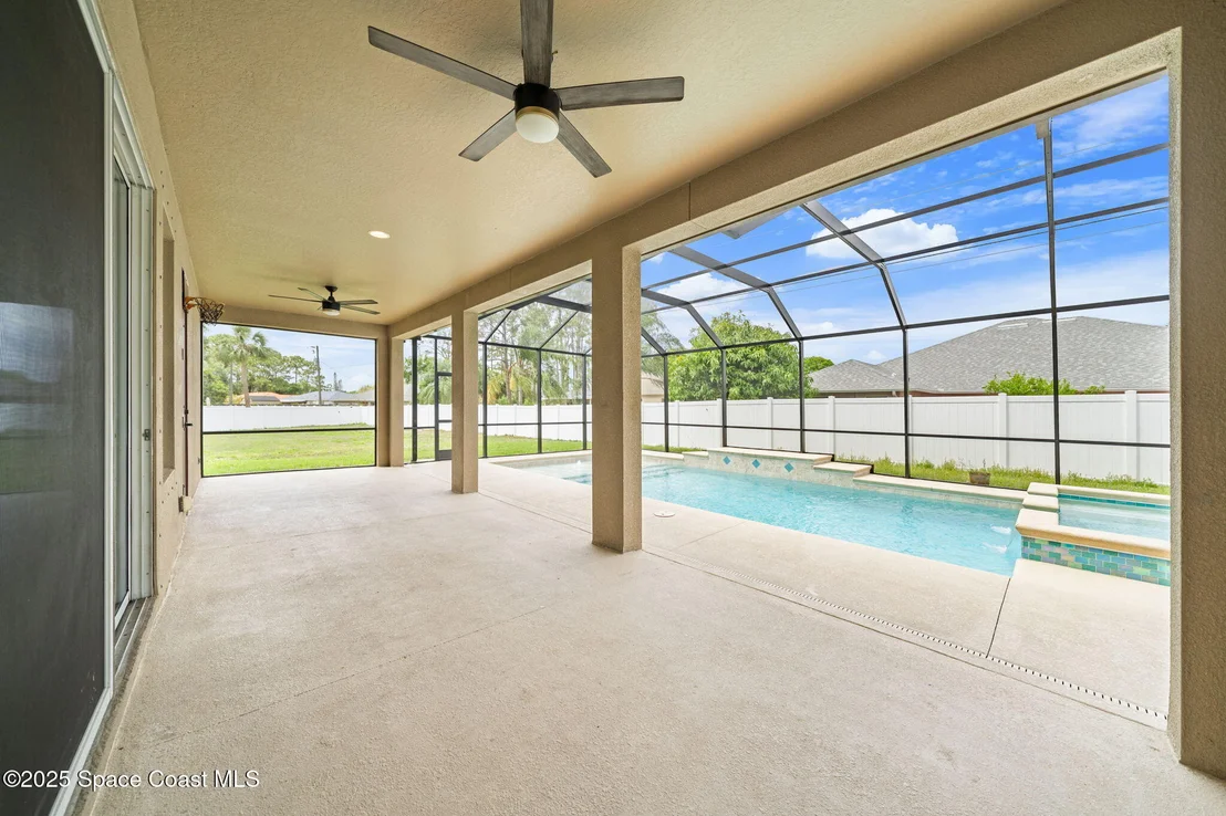 Photo of 539 Balcom Terrace SE