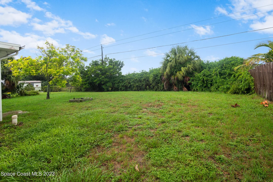Photo of 3266 Edgewood Drive NE