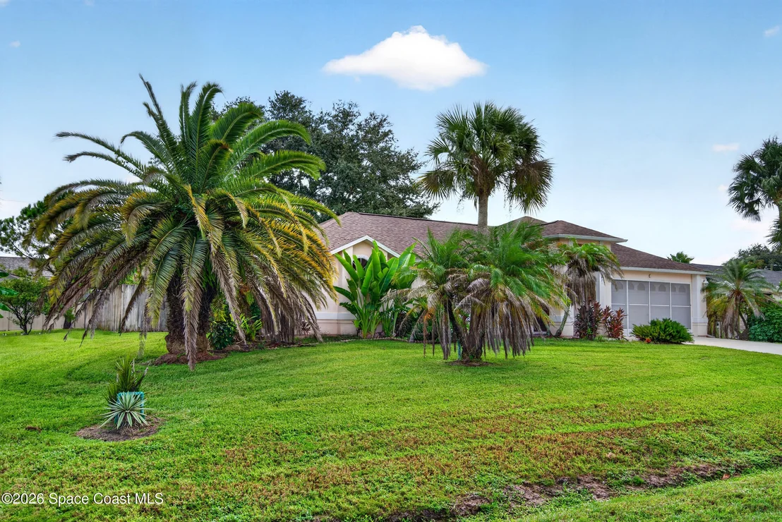 Photo of 621 Seven Gables Circle SE
