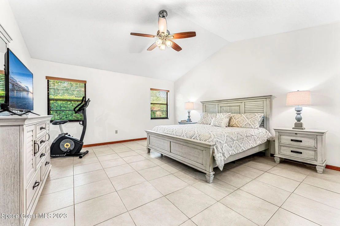 Photo of 885 Ridge Lake Drive
