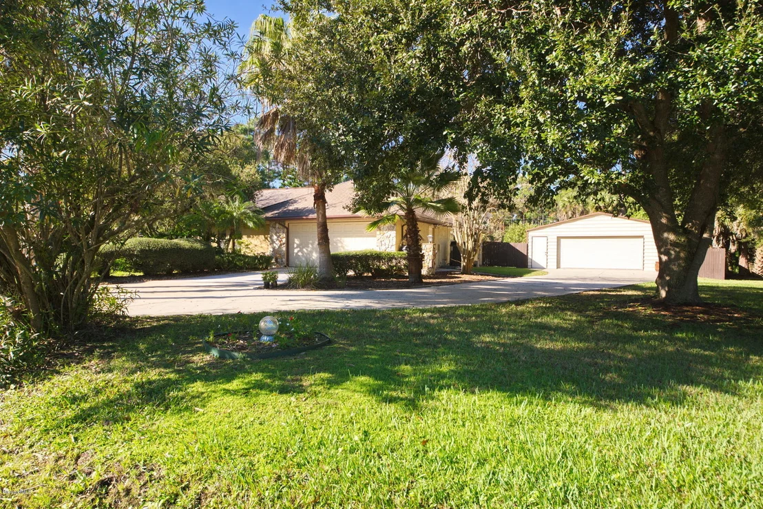 Photo of 1827 S Live Oak Drive