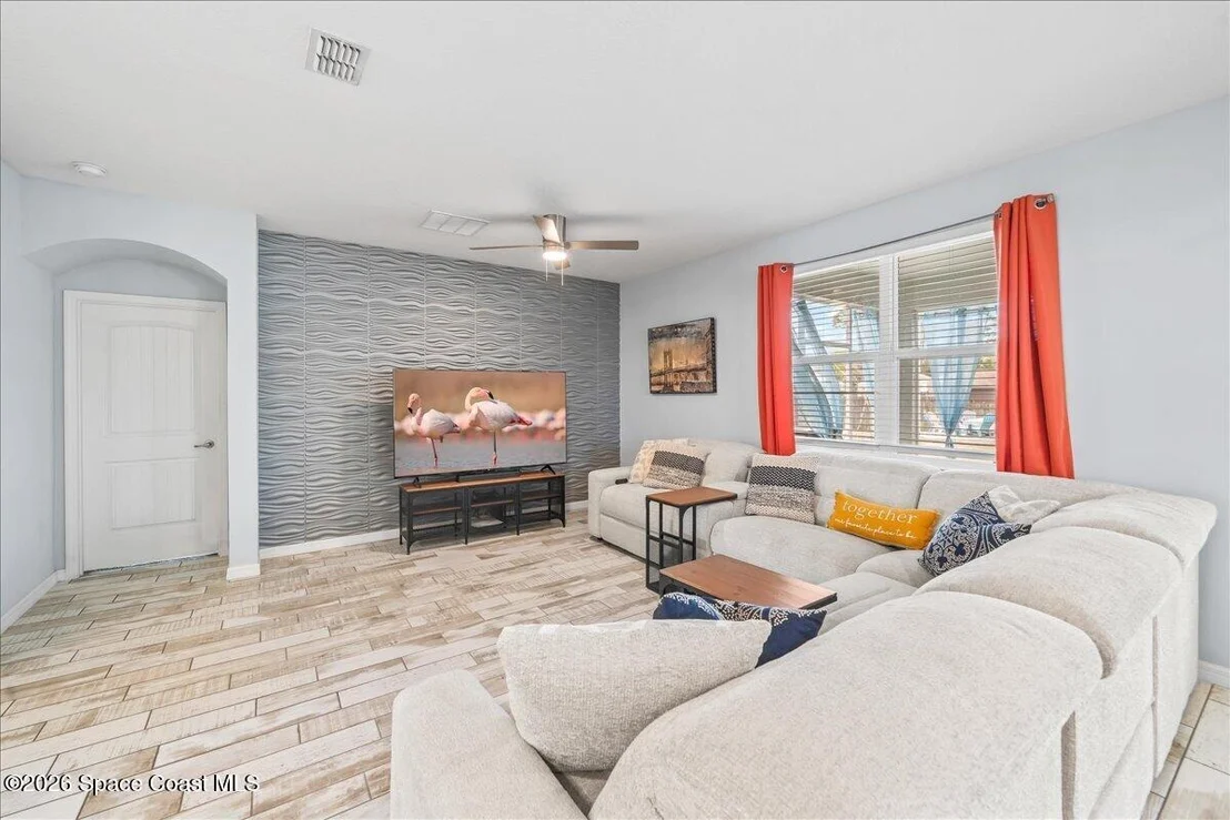 Photo of 800 Lyons Circle NW
