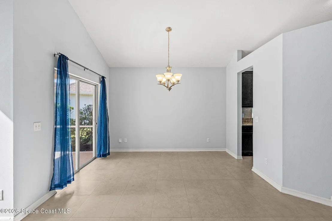 Photo of 685 Ashbury Avenue