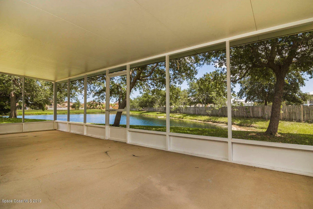 Photo of 1123 White Oak Circle