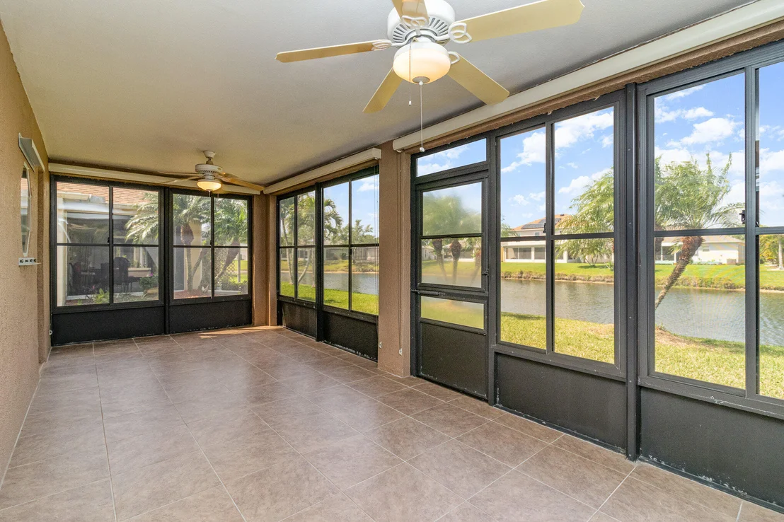 Photo of 1136 White Oak Circle