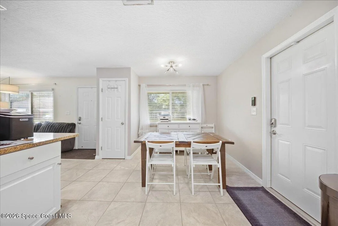 Photo of 2484 Victor Road