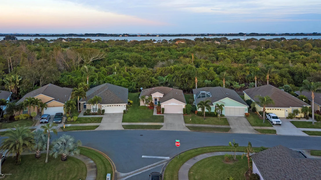 Photo of 977 Villa Drive