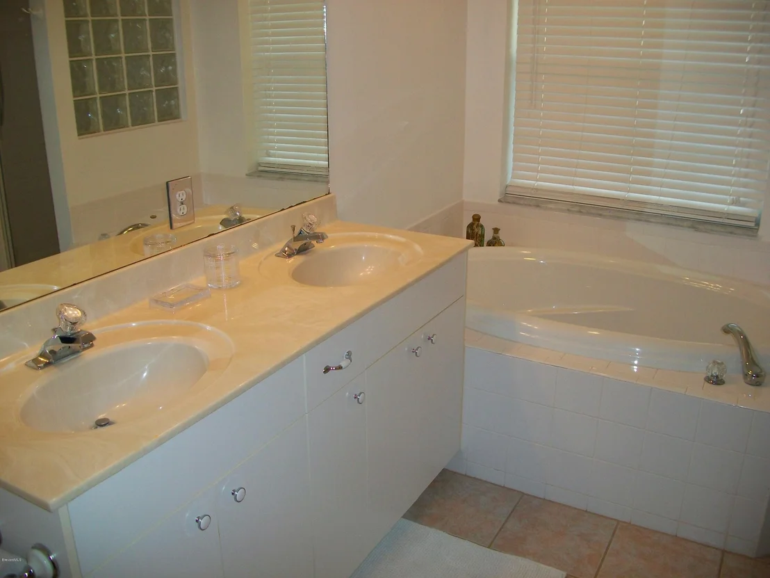 Photo of Unit 21 at 5201 Ocean Beach Boulevard
