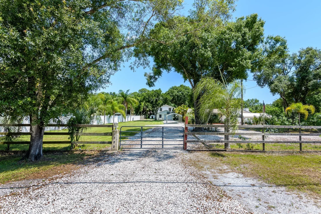Photo of 1390 Hall Road