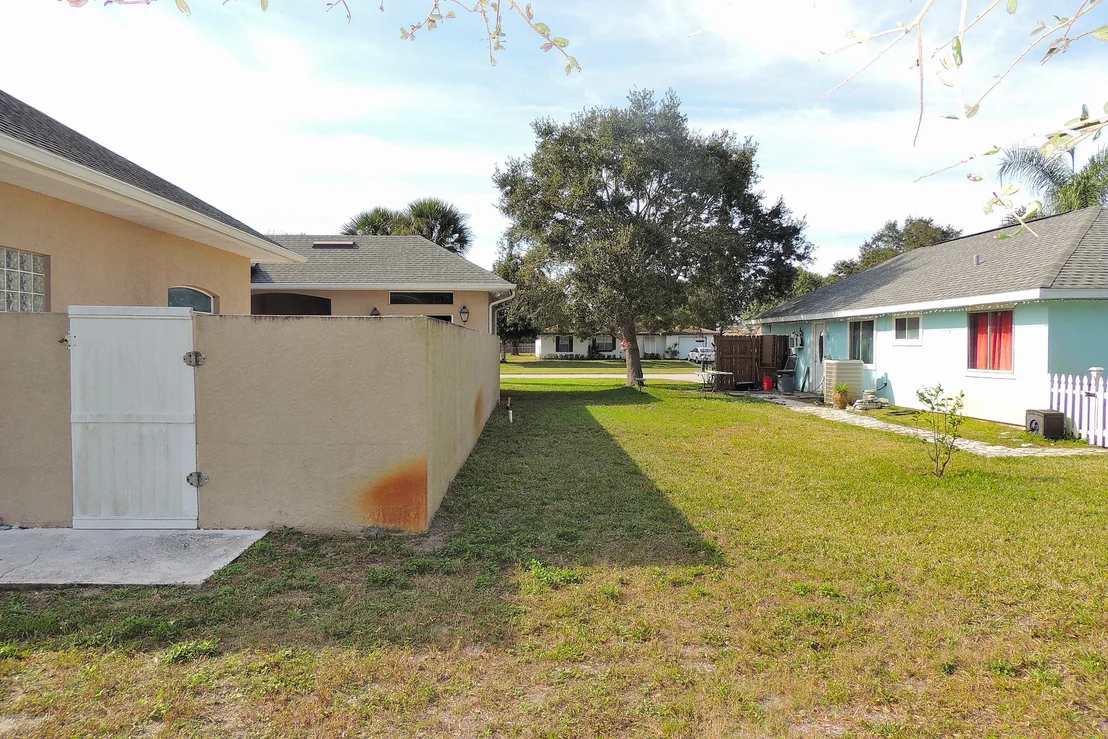 Photo of 1120 NE Riviera Drive